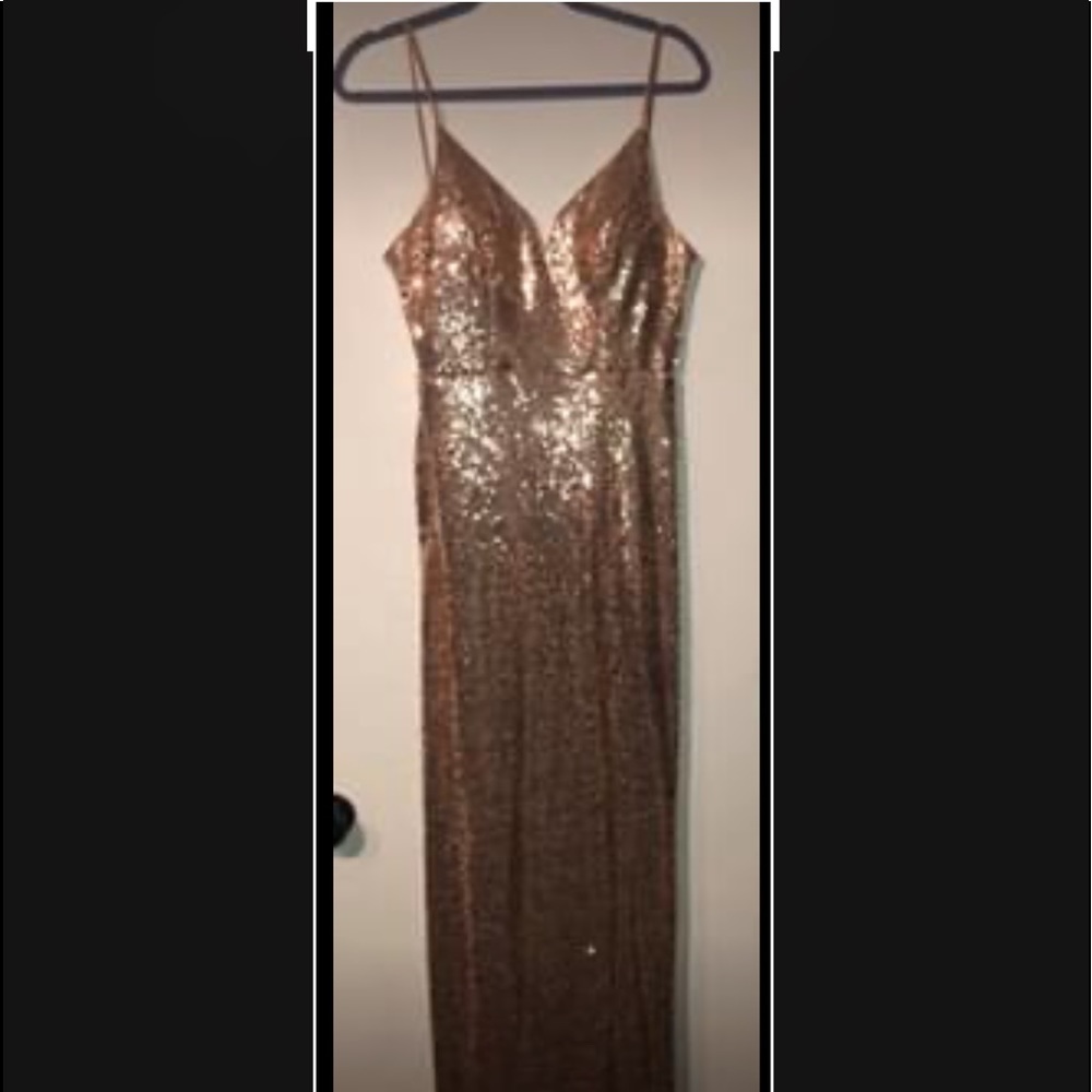 Formal dress only worn once for 3 hours smoke free - Picture 2 of 4